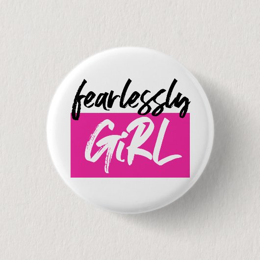 FearlesslyGiRLのロゴ 缶バッジ (正面)