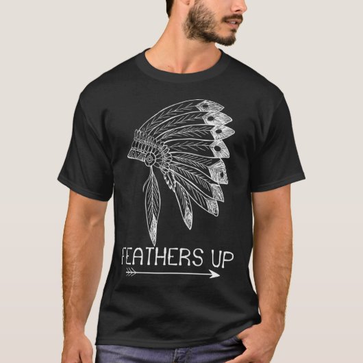 Feathers Up Proud Native American Indian Headdress Tシャツ (正面)