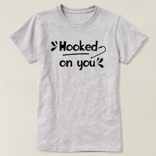 Fed On You魚釣り女子Tシャツ Tシャツ (デザイン正面)