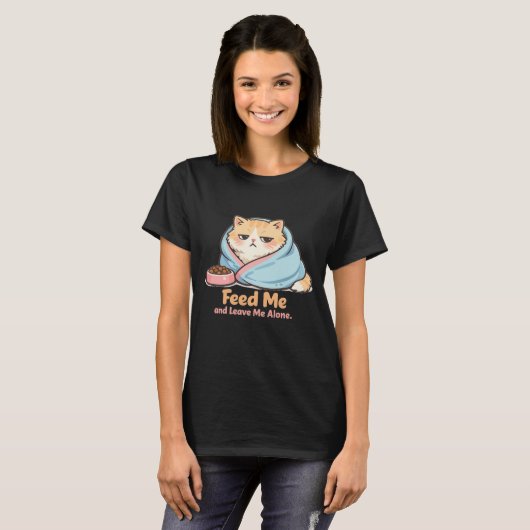 Feed Me and Leave Me Alone Funny Sleepy Cat Tシャツ (正面フル)