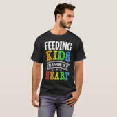 Feeding Kids is a Work of Heart Cafeteria School L Tシャツ (正面フル)