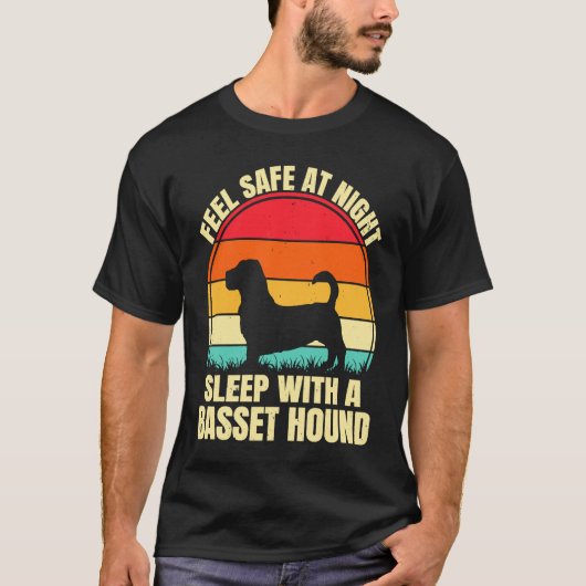 Feel Safe at Night Sleep With a Basset Hound Tシャツ (正面)