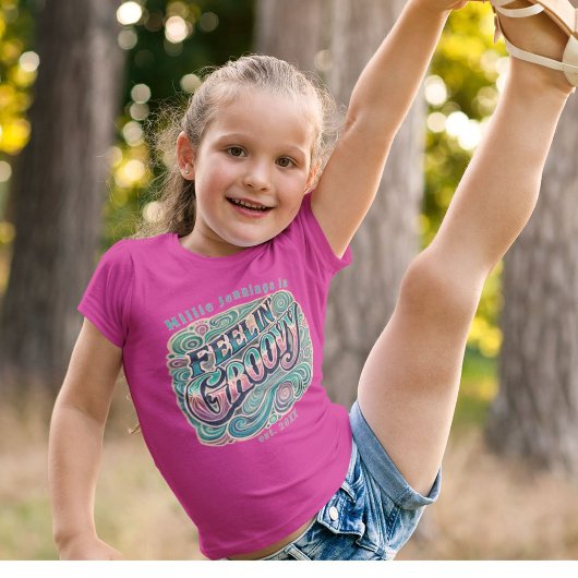 Feelin' Groovyレトロ70sヴィンテージパーソナライズPink Tシャツ