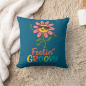Feelin’ Groovy Retro Flower 16" x 16" Throw Pillow クッション (ブランケット)
