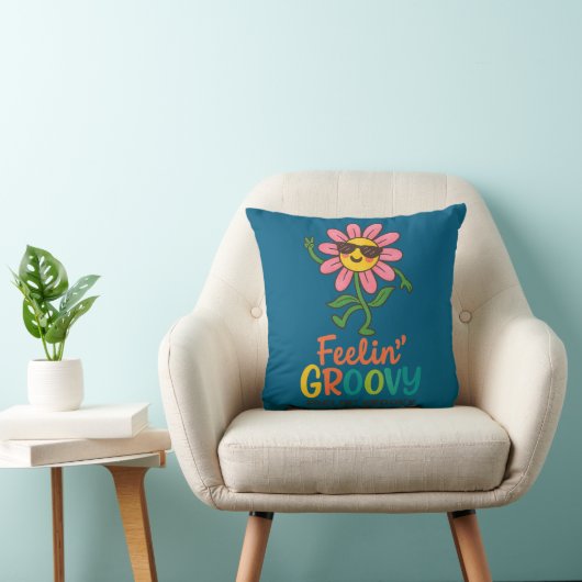 Feelin’ Groovy Retro Flower 16" x 16" Throw Pillow クッション (椅子)