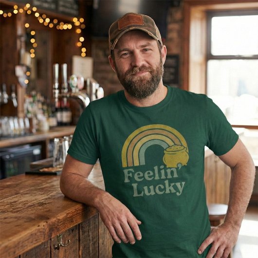 Feelin' Lucky Retro Rainbow Pot of Gold Tシャツ