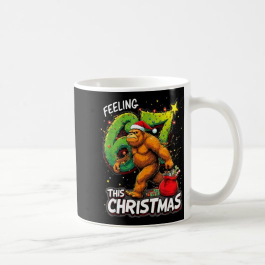 Feeling 67 Funny Christmas Bigfoot Holiday  コーヒーマグカップ (右)