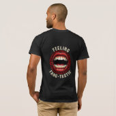 Feeling Fang-tastic Vampire Fangs Horror Pun Tシャツ (裏面フル)
