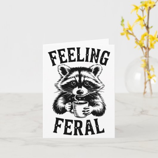 Feeling Feral Raccoon Coffee Cute Funny Trash Pand カード (黄色い花)