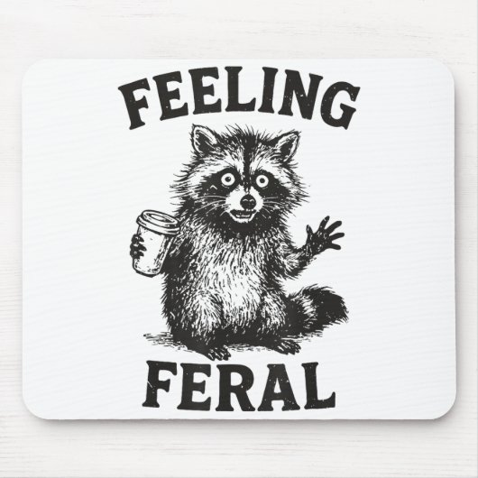Feeling Feral Raccoon Drink Coffee Funny Trash Pan マウスパッド (正面)