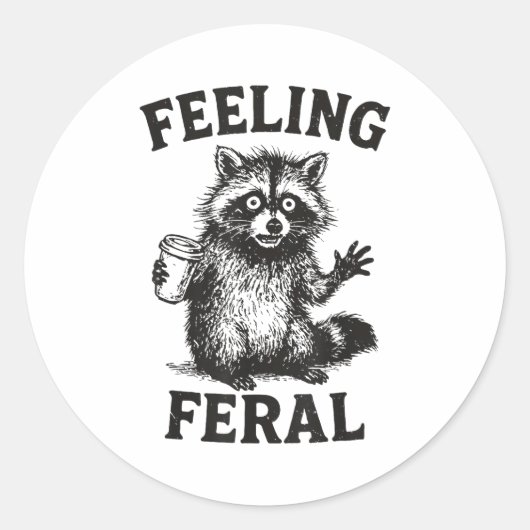 Feeling Feral Raccoon Drink Coffee Funny Trash Pan ラウンドシール (正面)
