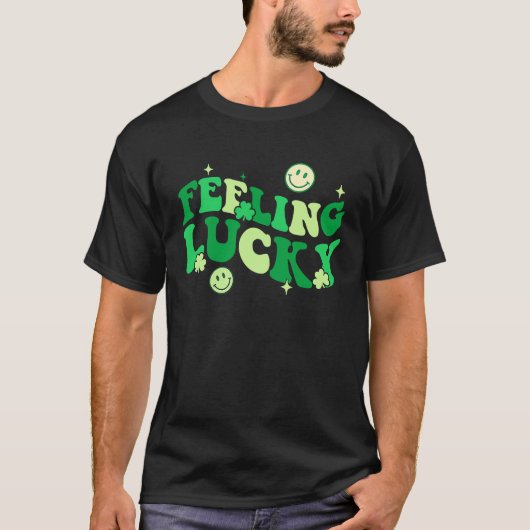 Feeling Lucky Shamrock Groovy St Patrick's Day Ire Tシャツ (正面)