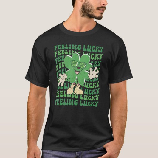 Feeling Lucky Smile Face Shamrock St Patrick's day Tシャツ (正面)