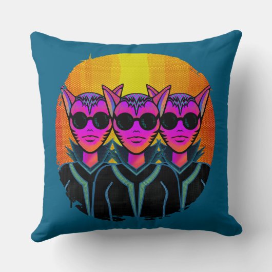 Feline Character in triplicate クッション (裏面)