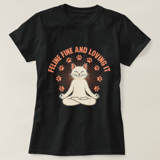 Feline Fine – 気高きネコの自信Tシャツ Tシャツ (デザイン正面)