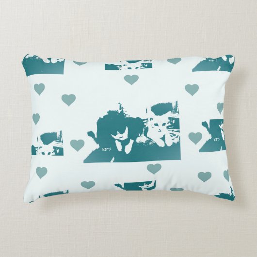 Feline Friends. Adorable Kitten Duo. アクセントクッション (正面)