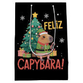 Feliz Capybara Elf Xmas Christmas Tree  ミディアムペーパーバッグ (裏面)