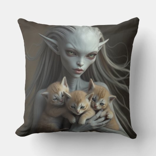 Female Alien Holding Kittens クッション (正面)