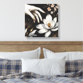 Feminine Hand with Magnolia Flower Art キャンバスプリント (インサイチュ (寝室))