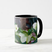 Fence with White Flowers マグカップ (正面右)