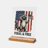 Feral and Free Patriotic Raccoon Vintage Shirt Des アクリルサイン (傾斜)