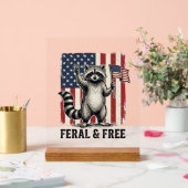 Feral and Free Patriotic Raccoon Vintage Shirt Des アクリルサイン (ウェディング)