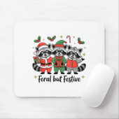 Feral But Festive Funny Christmas Cute Raccoon Elf マウスパッド (マウス)