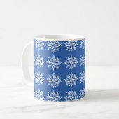Festive Blue White Snowflake Pattern Christmas コーヒーマグカップ (正面左)
