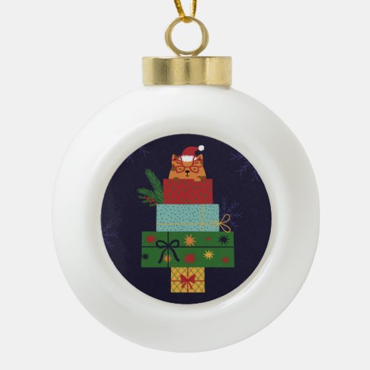 Festive Cat in Gift Stack Ornament セラミックボールオーナメント (正面)