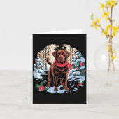 Festive Chocolate Lab In Snowy Forest Winter Xmas  カード (黄色い花)