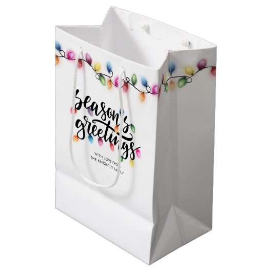 Festive Christmas Lights Seasons Greetings Name ミディアムペーパーバッグ (正面アングル)