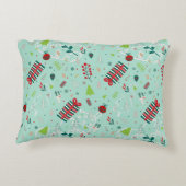 Festive Design with Trees, Reindeer & Snowflakes アクセントクッション (裏面)