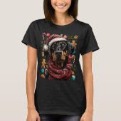 Festive Doberman With Santa Hat Snowy Winter Chris Tシャツ (正面)
