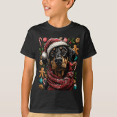 Festive Doberman With Santa Hat Snowy Winter Chris Tシャツ (正面)