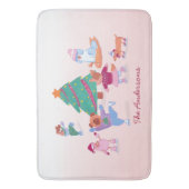 Festive Dogs Ice Skating Baby Pink Christmas バスマット (正面縦)