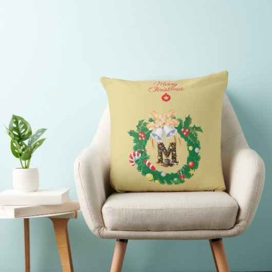 Festive Faves Cozy Throw Pillow クッション (椅子)