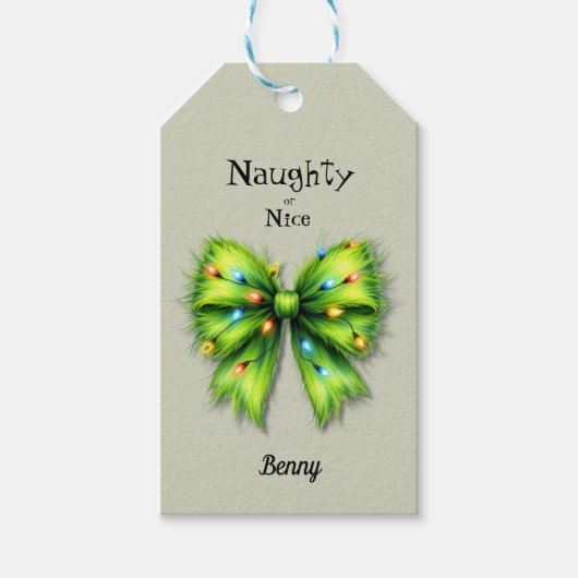 Festive Green Furry Bow-Lights Naughty or Nice ギフトタグ (正面)