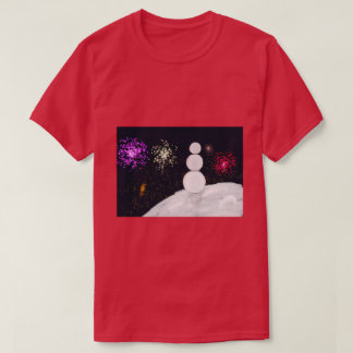 Festive Snowman with Colorful New Year Pyrotechnic Tシャツ