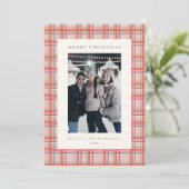 Festive Tartan Plaid Red Christmas Letter Photo シーズンカード (スタンド正面)