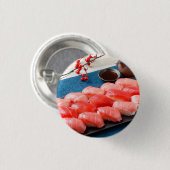 Festive Tuna Sushi – Premium Laptop Sleeve by SUSH 缶バッジ (正面&裏面)