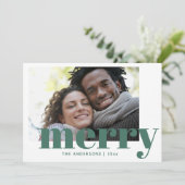 Festive Typography Green Merry Christmas Photo シーズンカード (スタンド正面)