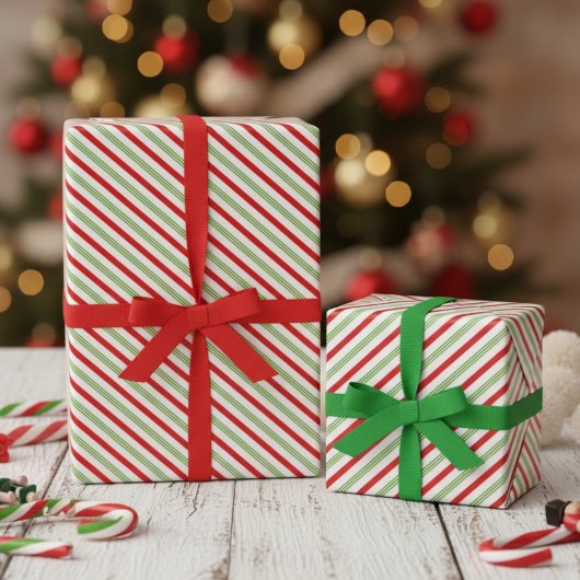 Festive Xmas Red Green White Diagonal Stripes ラッピングペーパー