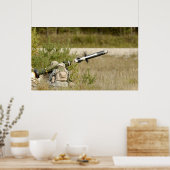 FGM-148ジャベリンを発射する兵士 ポスター (キッチン)