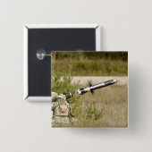 FGM-148ジャベリンを発射する兵士 缶バッジ (正面&裏面)