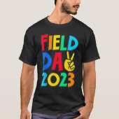 Field Day 2023 Peace Sign School Trip Teacher Stud Tシャツ (正面)