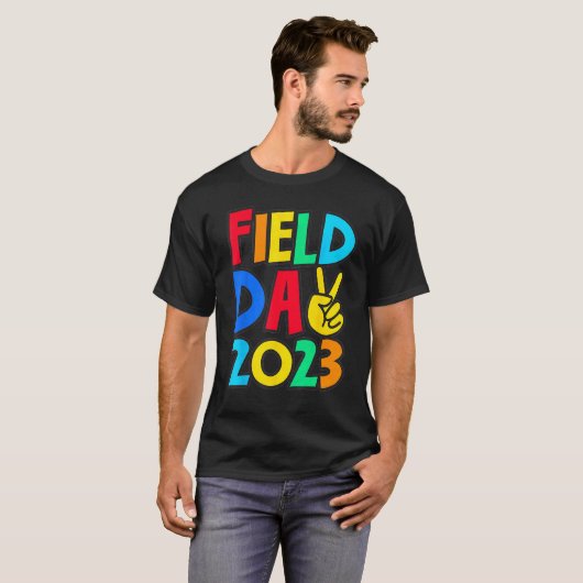 Field Day 2023 Peace Sign School Trip Teacher Stud Tシャツ (正面フル)