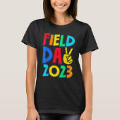 Field Day 2023 Peace Sign School Trip Teacher Stud Tシャツ (正面)