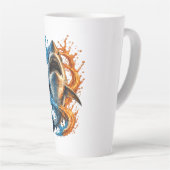 Fierce Shark Splash Design – Blue & Orange Ocean P カフェラテマグ (右アングル)