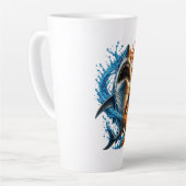 Fierce Shark Splash Design – Blue & Orange Ocean P カフェラテマグ (左アングル)