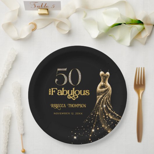 Fifty and Fabulous Gold Dress Black 50th Birthday ペーパープレート (ウェディング)